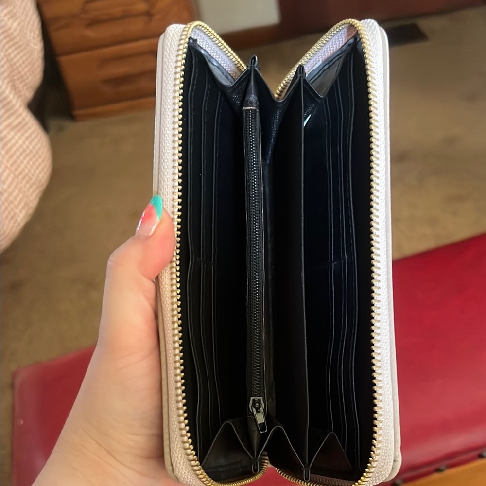 Large Cream Wallet - Picture 2 of 3